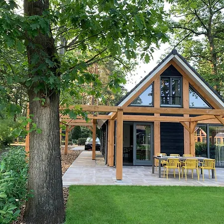 In With Garden, Cleaning Included Holiday home *